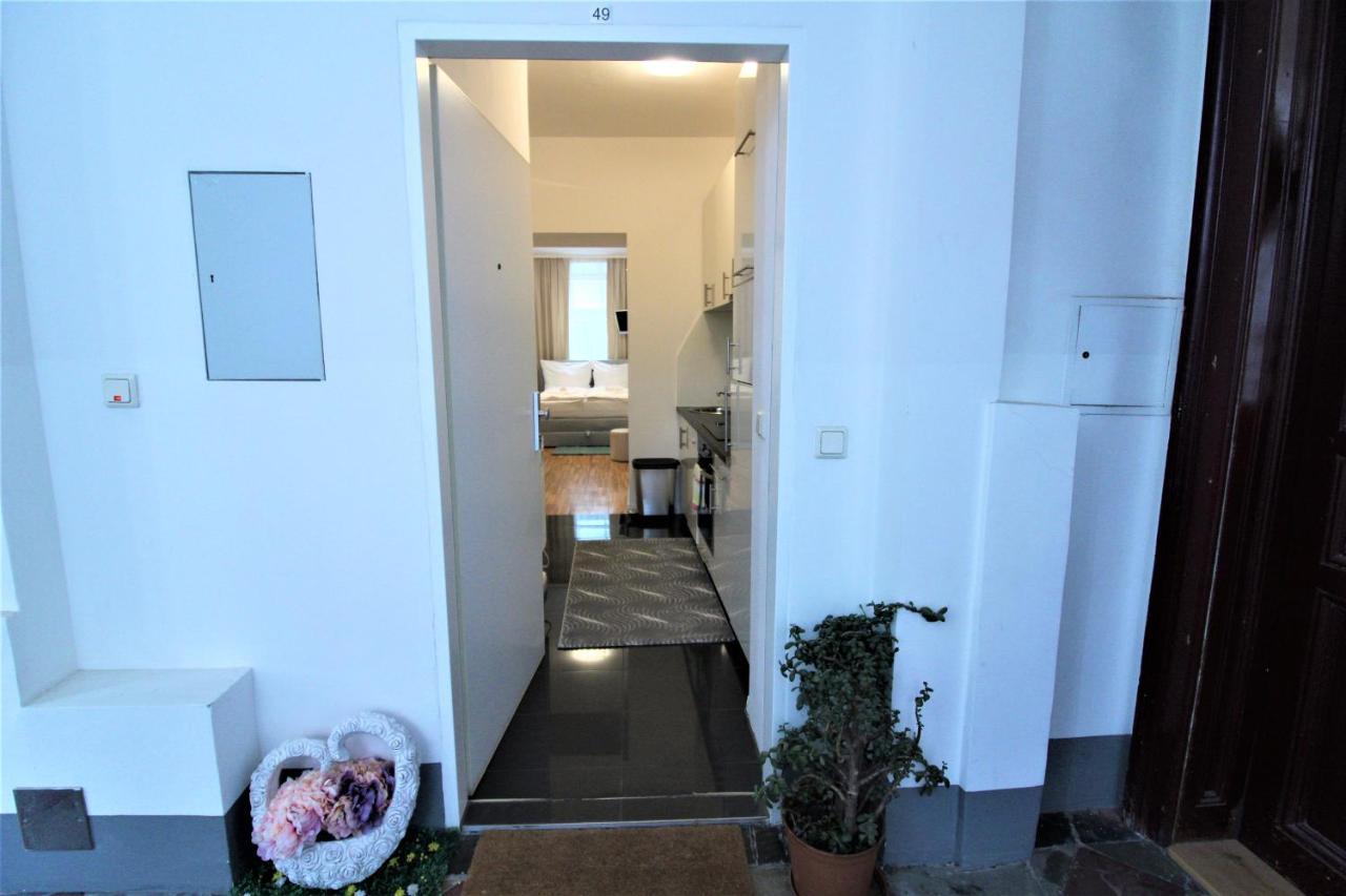 Small Studio Close To City Center Wina Bagian luar foto