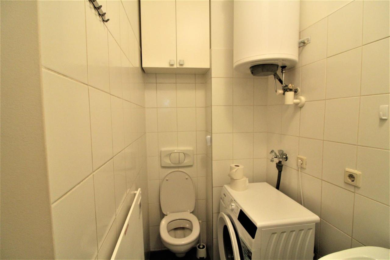 Small Studio Close To City Center Wina Bagian luar foto